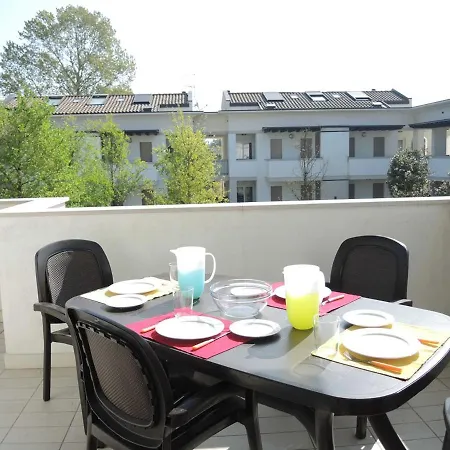 Апартаменты Comfortable Flat In A With Swimming Pool