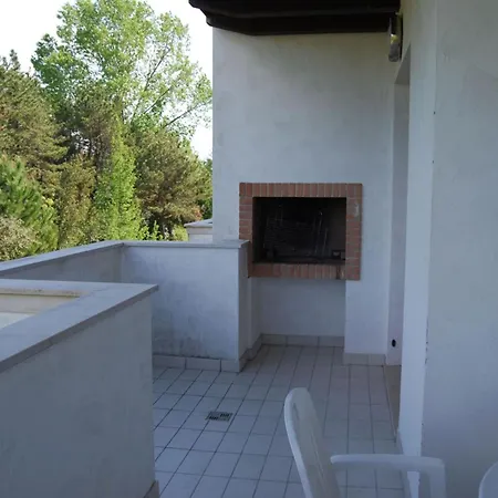 Comfortable Flat In A With Swimming Pool 아파트 비비오네