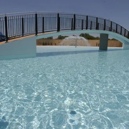 Apartament Comfortable Flat In A With Swimming Pool