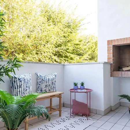 Διαμέρισμα Comfortable Flat In A With Swimming Pool Μπιμπιόνε