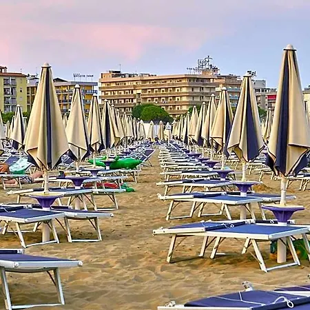 Comfortable Flat In A With Swimming Pool Μπιμπιόνε