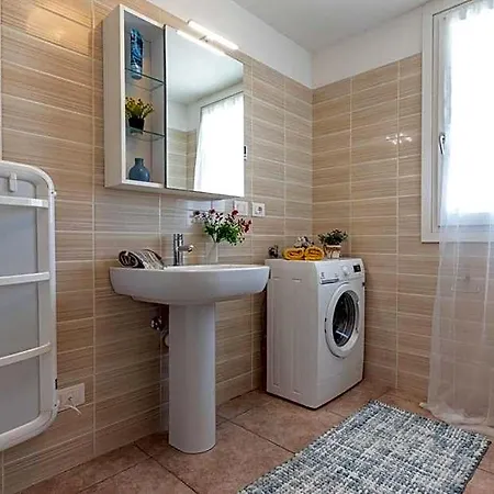 Comfortable Flat In A With Swimming Pool * Μπιμπιόνε