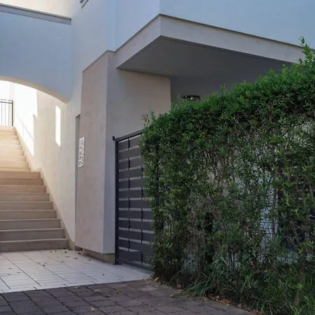 Comfortable Flat In A With Swimming Pool *